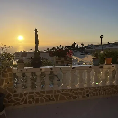 Apartment 108 Parque Cristina, Ocean View, Heated Pool, Free Wi Fi *